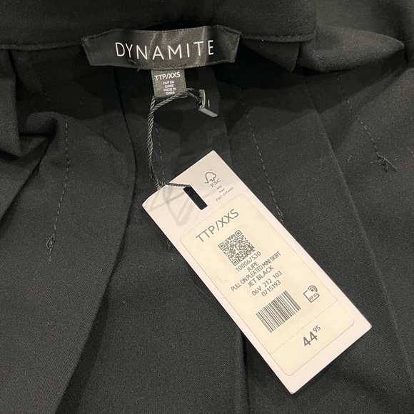 Dynamite | Pleated Skirt - Picture 4 of 5